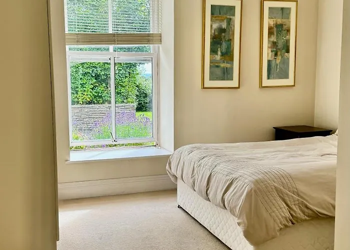 Room With Private Bathroom Near The Center