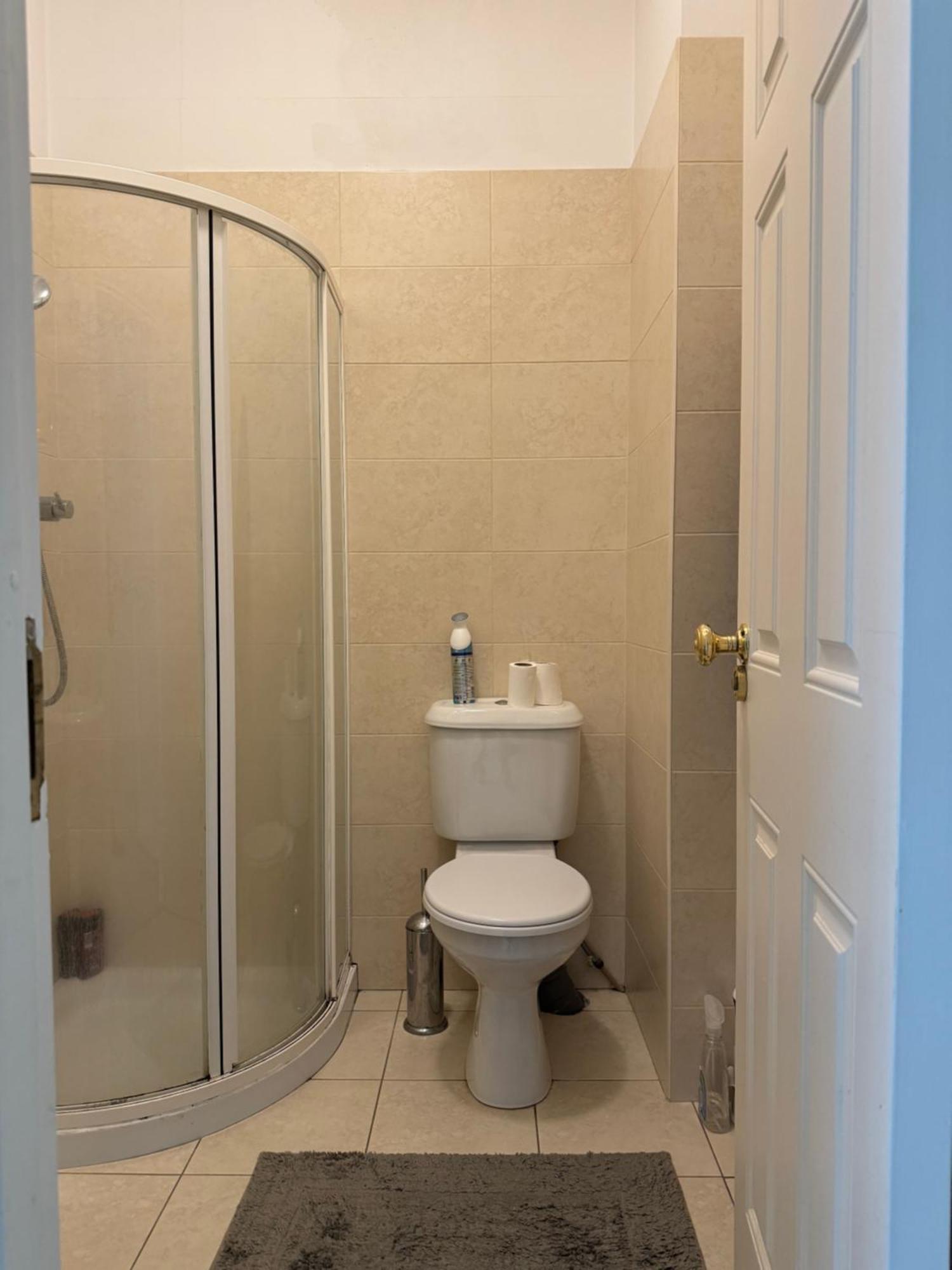 With Private Bathroom Near The Center Homestay Cork
